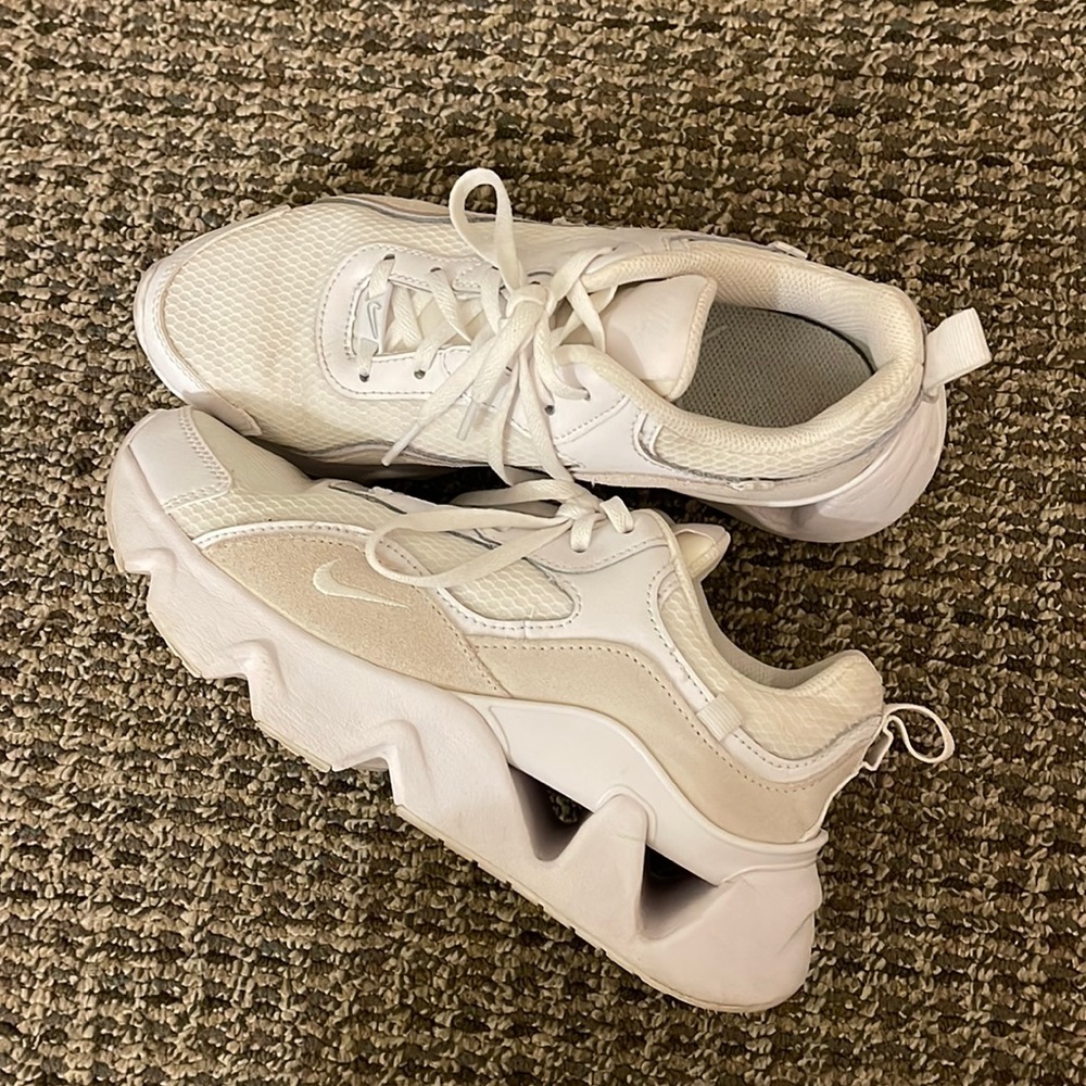 Nike womens RYZ 365 size 6.5 GENTLY USED